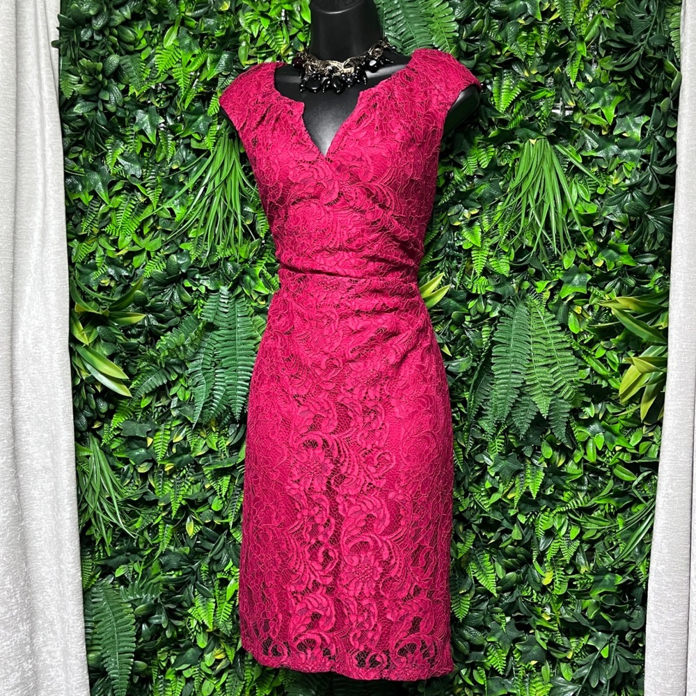 Adrianna Papell Wine Red Dress Size 8 Floral Lace Ruched V-Neck Sheath 4162